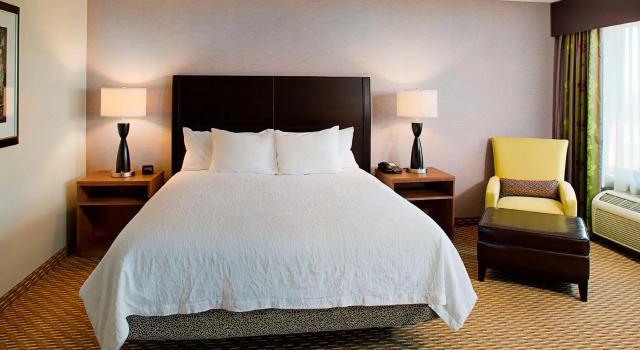 Двухместный номер Standard с балконом Hilton Garden Inn Hartford North-Bradley International Airport