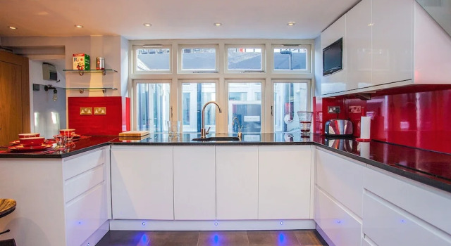 Stunning Central 3 Bed House in Amazing Location, Забронировать Отель Лондон Большой Лондон, рядом с Мост Челси