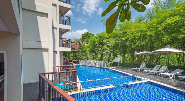 Кровать в общем номере Aonang All Seasons Beach Resort
