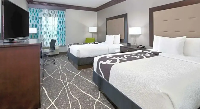 Четырёхместный номер Deluxe La Quinta Inn & Suites by Wyndham Little Rock - Bryant