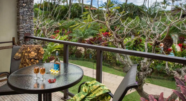 Студия с видом на бассейн The Mauian Hotel