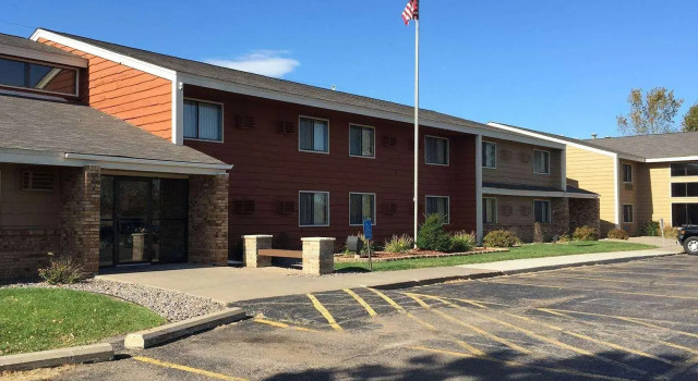 Четырёхместный номер Standard AmericInn by Wyndham Forest Lake