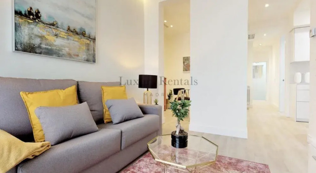 Apartamentos Fuencarral, Забронировать Отель Шамбери Мадрид, рядом с Церковь Св. Терезы и Св. Иосифа