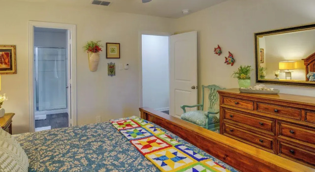 Game Room + Walk to Beach: Gun Barrel City Gem!, Book Feriehus Gun Barrel City Texas