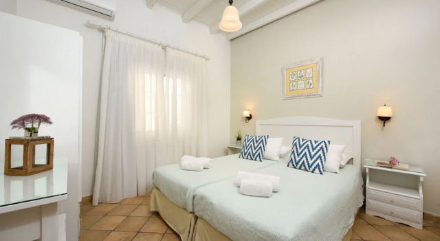 Апартаменты с 2 комнатами с балконом и с видом на море Sebastians Family Hotel & Taverna