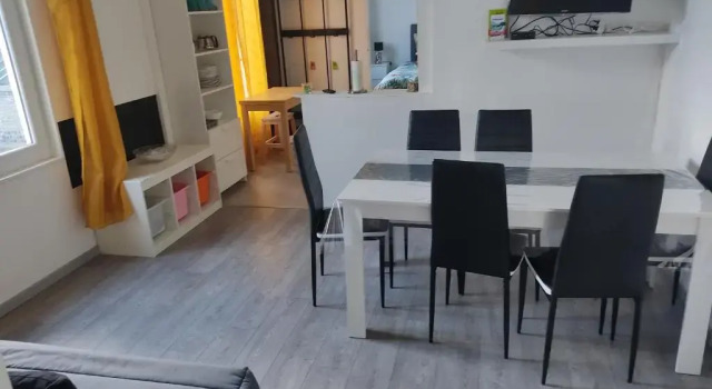 Апартаменты appartement individuelle refais a neuf,ds maison de maître,6 couchages dont un lit kingsize,cuisine avec lave vaisselle,rue privative pour se garer, accessibilité au jardin