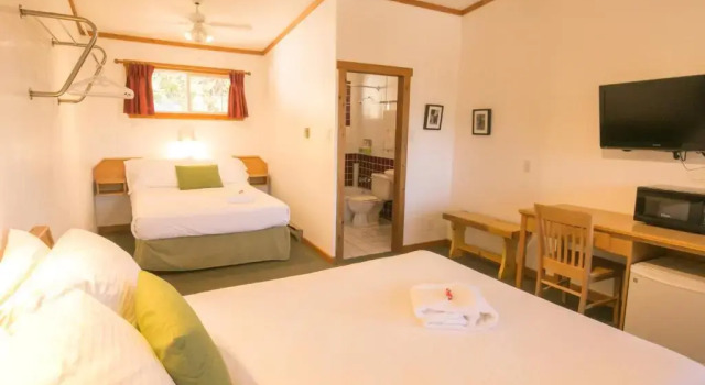 Двухместный люкс Gateway Motel