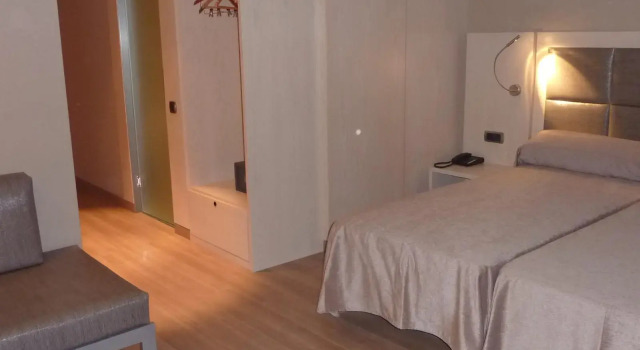 Трёхместный номер Standard Barcelona House
