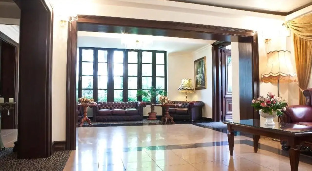 Hotel Royal Plaza, Rezerwuj Hotel Hotele SPA w Timisoara, w pobliżu Millennium Church, SPA