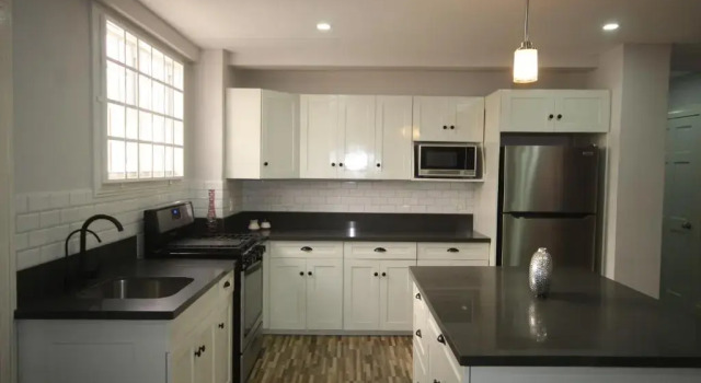 Modern 2-bedroom, 2 bath unit close to Embassies