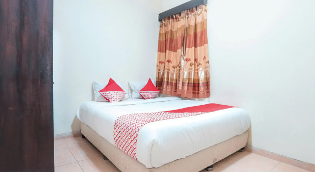 OYO 122 Oekude Kost, Prenota Hotel Sawah 