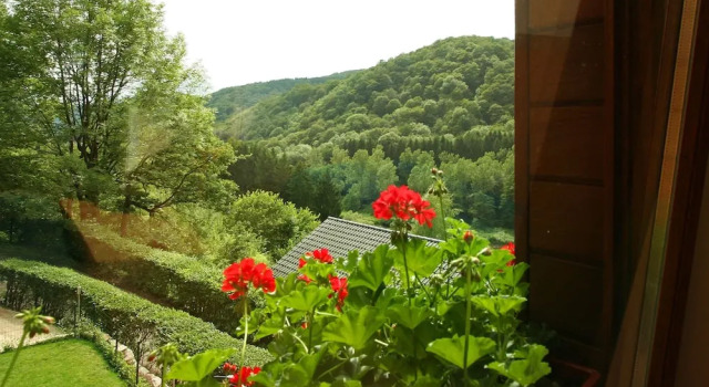Коттедж Cottage With a Terrace and a View of the Valley