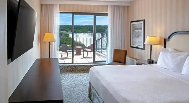 Номер Standard с балконом The Brock Niagara Falls Fallsview, Tapestry by Hilton
