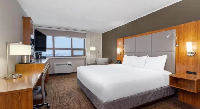 Номер Deluxe Ramada by Wyndham Northern Grand Hotel & Conference Centre