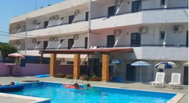 Кровать в общем номере Butterfly Studios, Faliraki