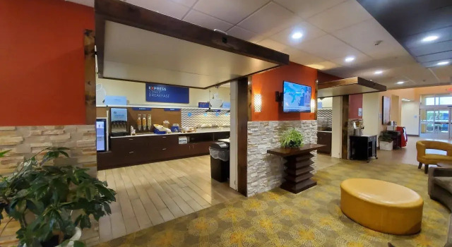 Holiday Inn Express & Suites Sandusky, an IHG Hotel, Buchen Sie Hotel Sandusky South Ohio