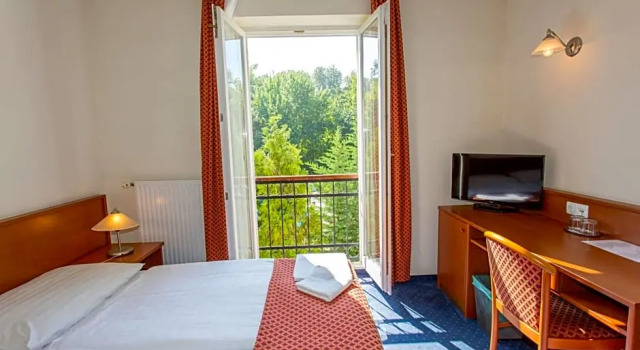 Főnix Hotel, Prenota Hotel Balatonföldvár 