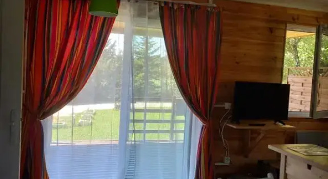 Chalet 2 pers. + Bébé, Book Chalet Hoteller i Montolieu med pool, Swimmingpool