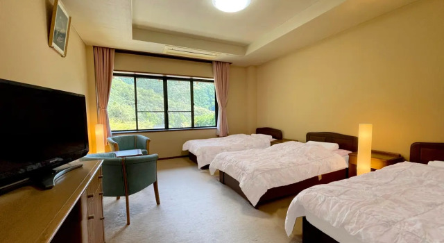 Tsurunoyu Onsen, Boek Hotel Minabe Wakayama