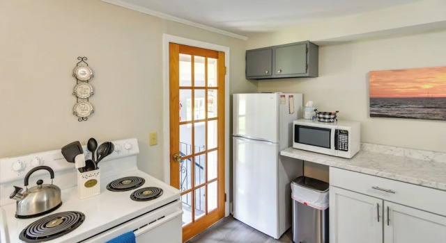 Коттедж Newport House < 3 Mi to Beaches & Bowens Wharf!