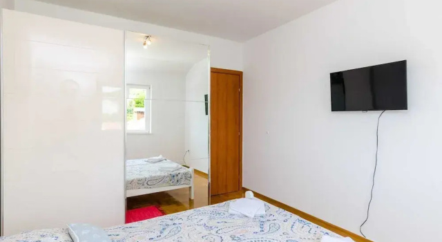 Ana Apartment - One Bedroom Apartment With Balcony