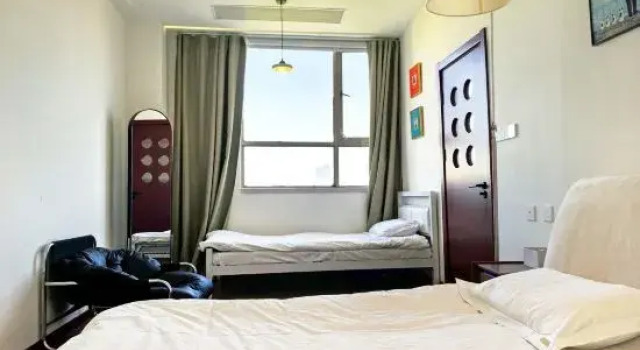 Трёхместный люкс Deluxe Harmonious Business Hotel (Shanghai East China University of Technology Branch)