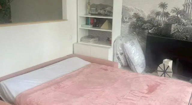Paris: 2P refait à neuf et idéalement desservi