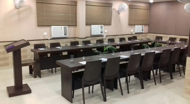 Yark Inn, Забронировать Отель Отели Горакхпур 3 звезды, 3*