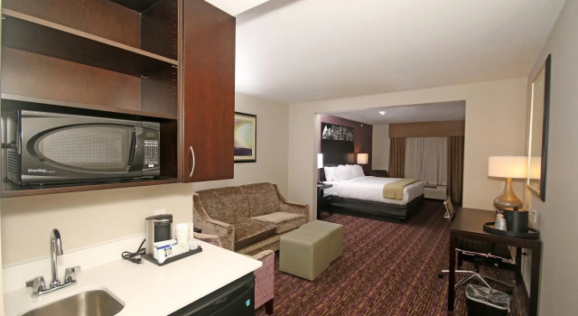 Двухместный люкс Holiday Inn Express & Suites Charlotte North by IHG