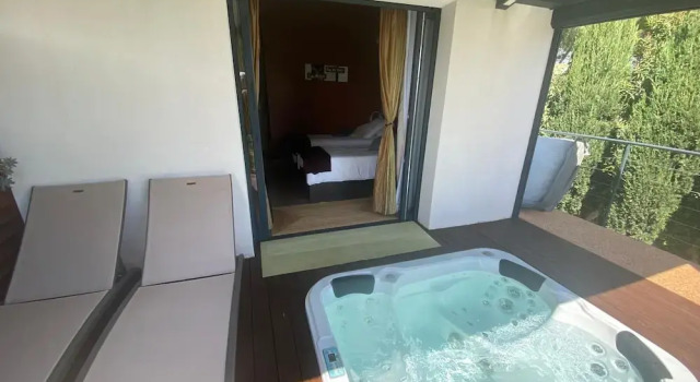 L'ESCALE COTE BLEUE VILLA & Spa 4étoiles, Забронировать Курортный отель Соссе-ле-Пен Буш-дю-Рон, рядом с Plage Rives d'Or