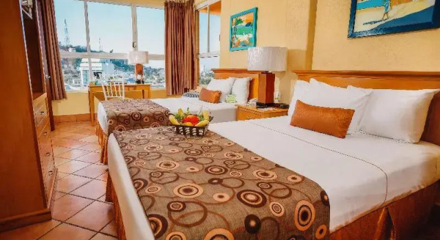 Четырёхместный номер Standard с балконом Best Western Posada Freeman