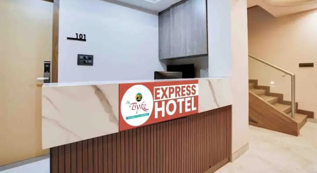 The Byke Express - Near Gopur Square, 예약 호텔 Indore Madhya Pradesh