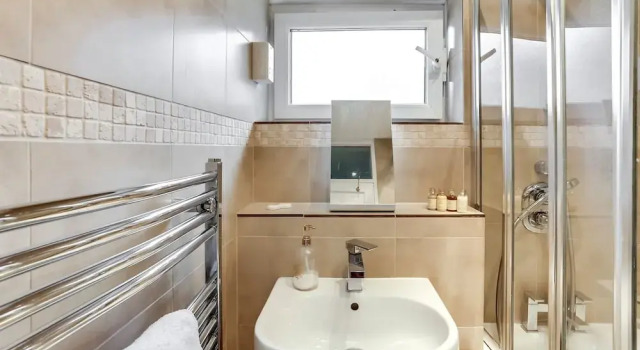 West London 3 bed Home Next to the River!, Забронировать Отель Отели Англии 3 звезды, 3*