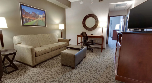 Drury Inn & Suites Pittsburgh Airport Settlers Ridge, Reserva ahora Hotel Pittsburgh 