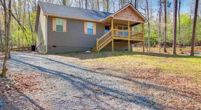 Modern Ellijay Cabin Rental with Outdoor Fireplace, Buchen Sie Hotel Ellijay 