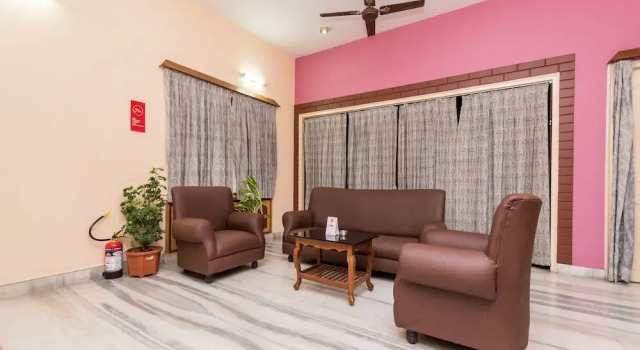 OYO 10617 Simba's Den, Prenota Hotel Salt Lake City West Bengal