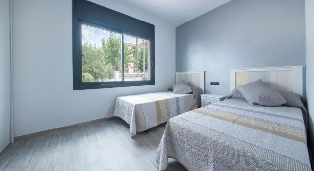 R94 Chalet con piscina privada 20m de la playa Calafell, Забронировать Шале Виллы El Baix Penedès, Вилла