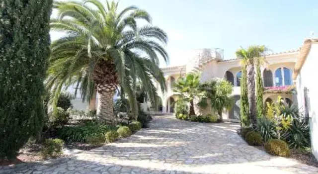 LEON INMO Villa Royal - 10500, Забронировать Вилла Отели Кастельон-де-Ампуриас с парковкой, Парковка