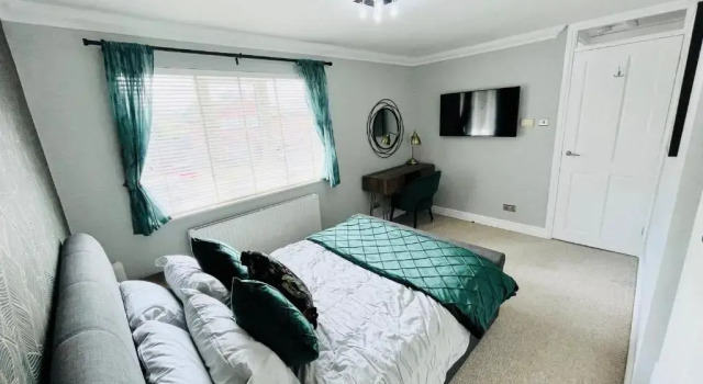 Апартаменты Modern Home, Close to the City Centre with Parking