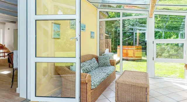 Peaceful Holiday Home in Rømø Jutland With Terrace, Book Hotel 3-stjernede hoteller i Henne, 3*