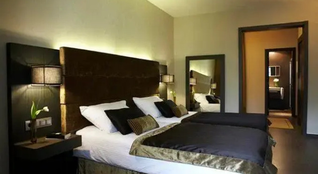 Кровать в общем номере Hotel Constanza