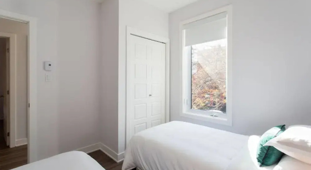 Brand New 3 Bedroom With Rooftop Patio, Rezervovat Hotel Montreal Quebec, poblíž Ubisoft