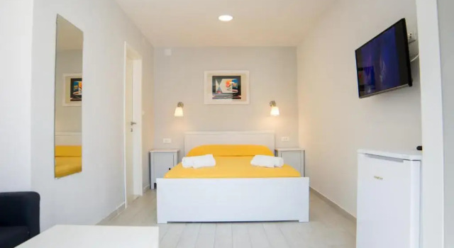 Студия Zara Apartments