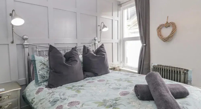 Pebble Bay, Prenota Hotel Brixham Devon, vicino a Fishcombe Cove