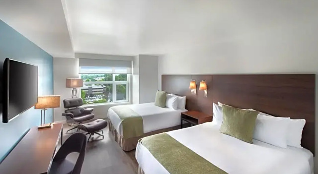 Четырёхместный номер Superior Hotel Interurban Seattle Airport SeaTac