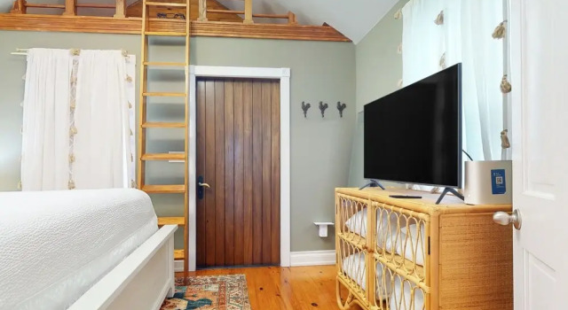 Steps to Duval St! Colorful Bahama Village Retreat, Забронировать Дом для отпуска Виллы Ки-Уэст, рядом с Harry S Truman Little White House, Вилла