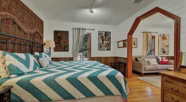 The Willows Retreat - Sleeps 17, Hot-tubs, Close to Main Street!, Забронировать Дом для отпуска Виллы Фредериксберг, рядом с Музей объединенной церкви, Вилла