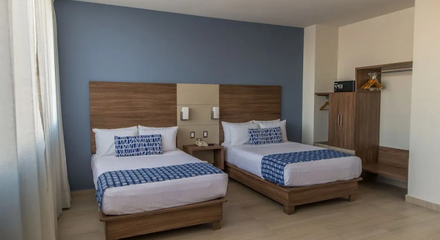 Четырёхместный номер Standard с видом на город Ocean View Beach Hotel