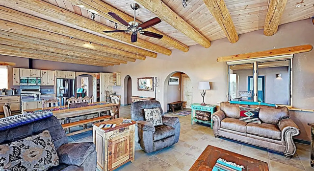All-New Desert Hideaway: Mountain Views & Hot Tub home, Varaa Lomakoti Wheeler Peak Wilderness Area New Mexico