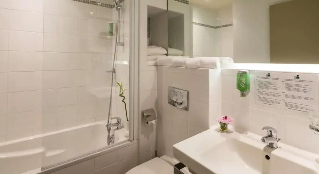 Двухместный семейный номер Standard Mercure Aix-en-Provence La Duranne Gare TGV